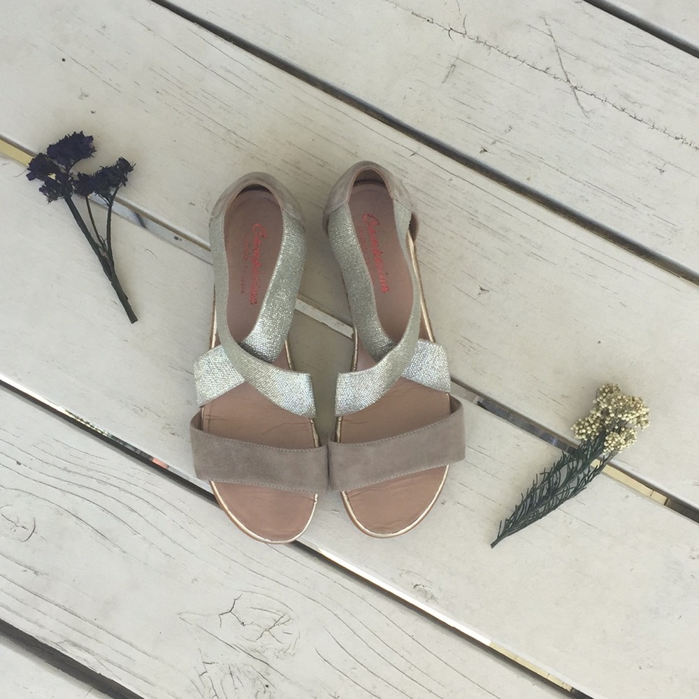 Gold and beige sandals, small heel 👡